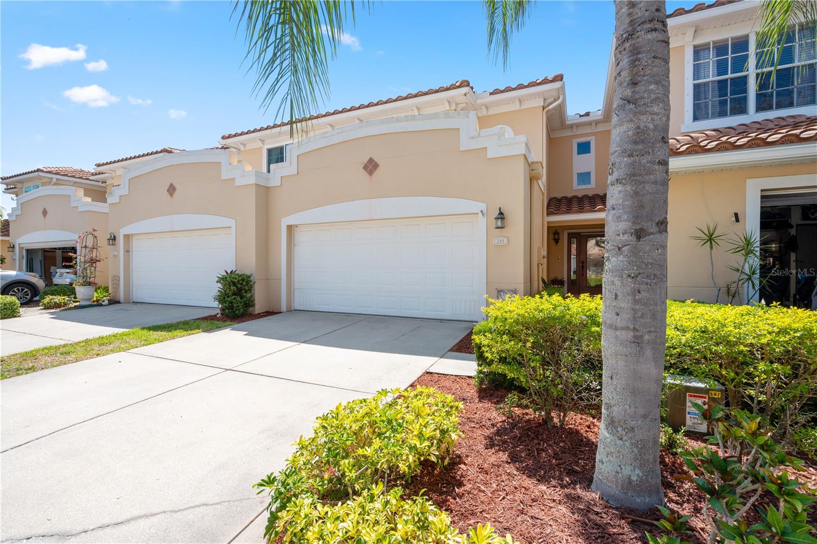 210 Valencia Cir Property Photo 3