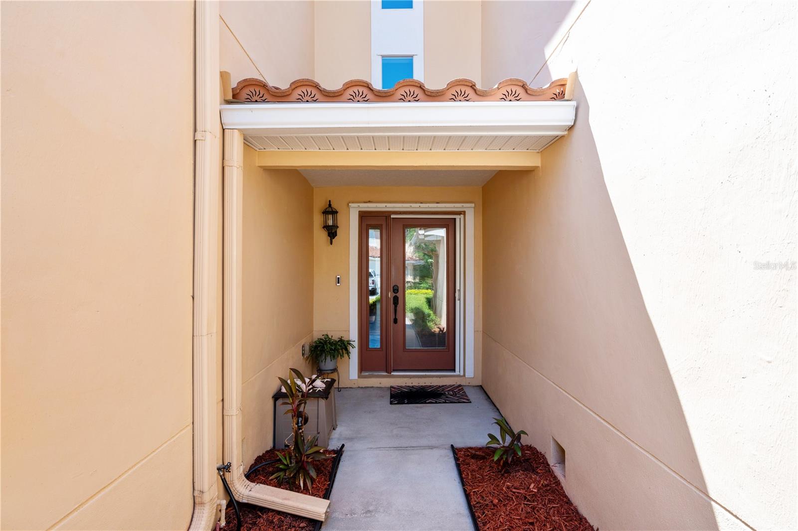 210 Valencia Cir Property Photo 4