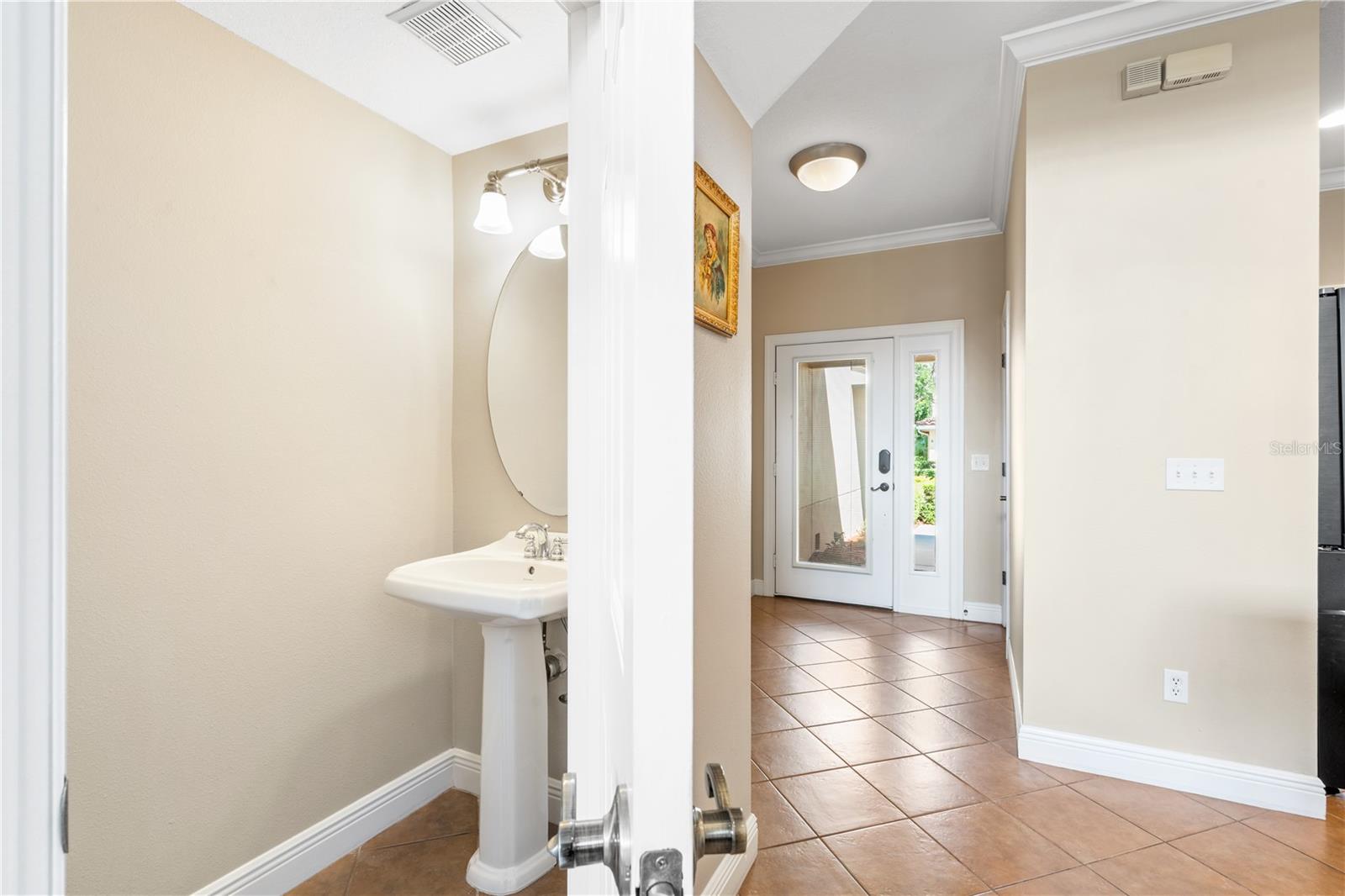 210 Valencia Cir Property Photo 7