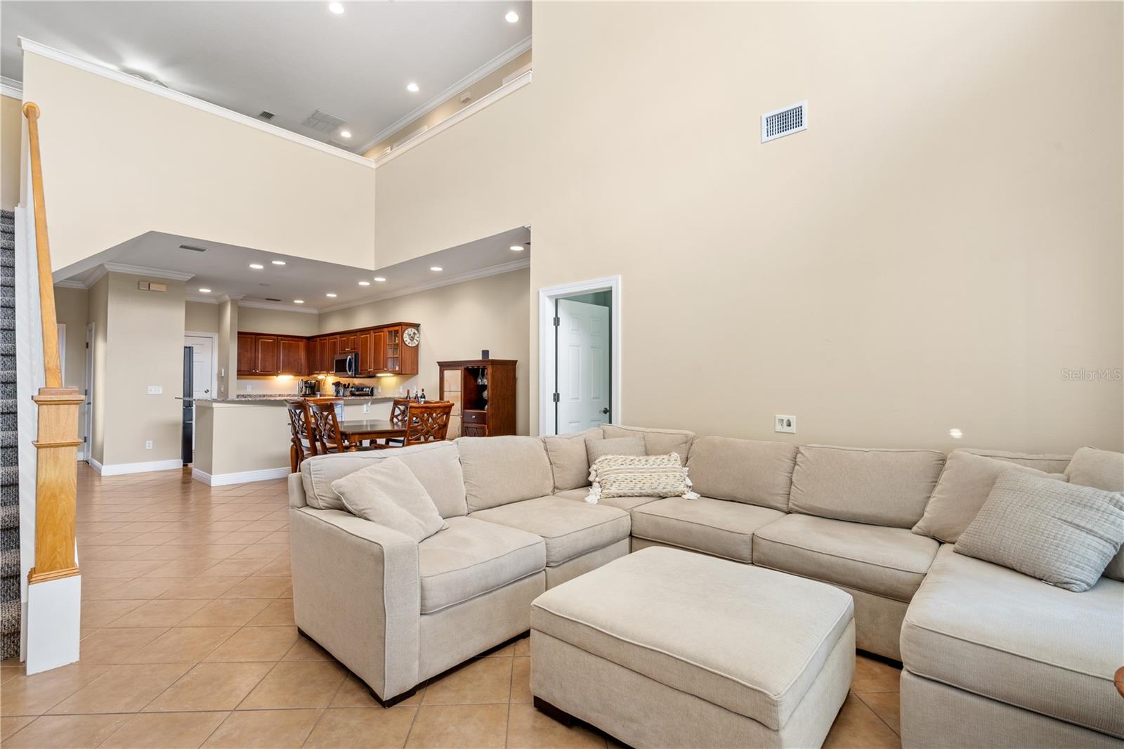 210 Valencia Cir Property Photo 14