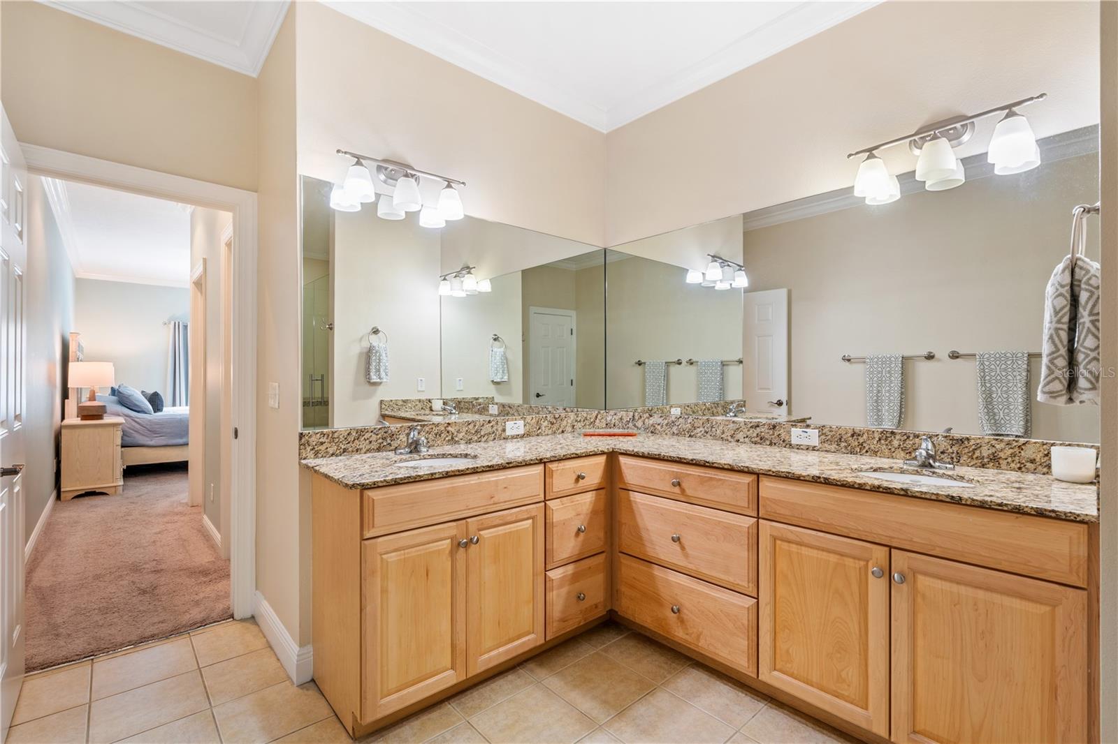 210 Valencia Cir Property Photo 19