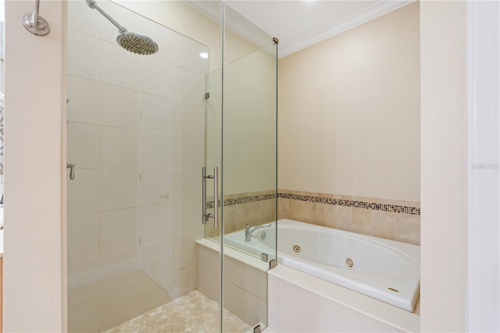210 Valencia Cir Property Photo 21