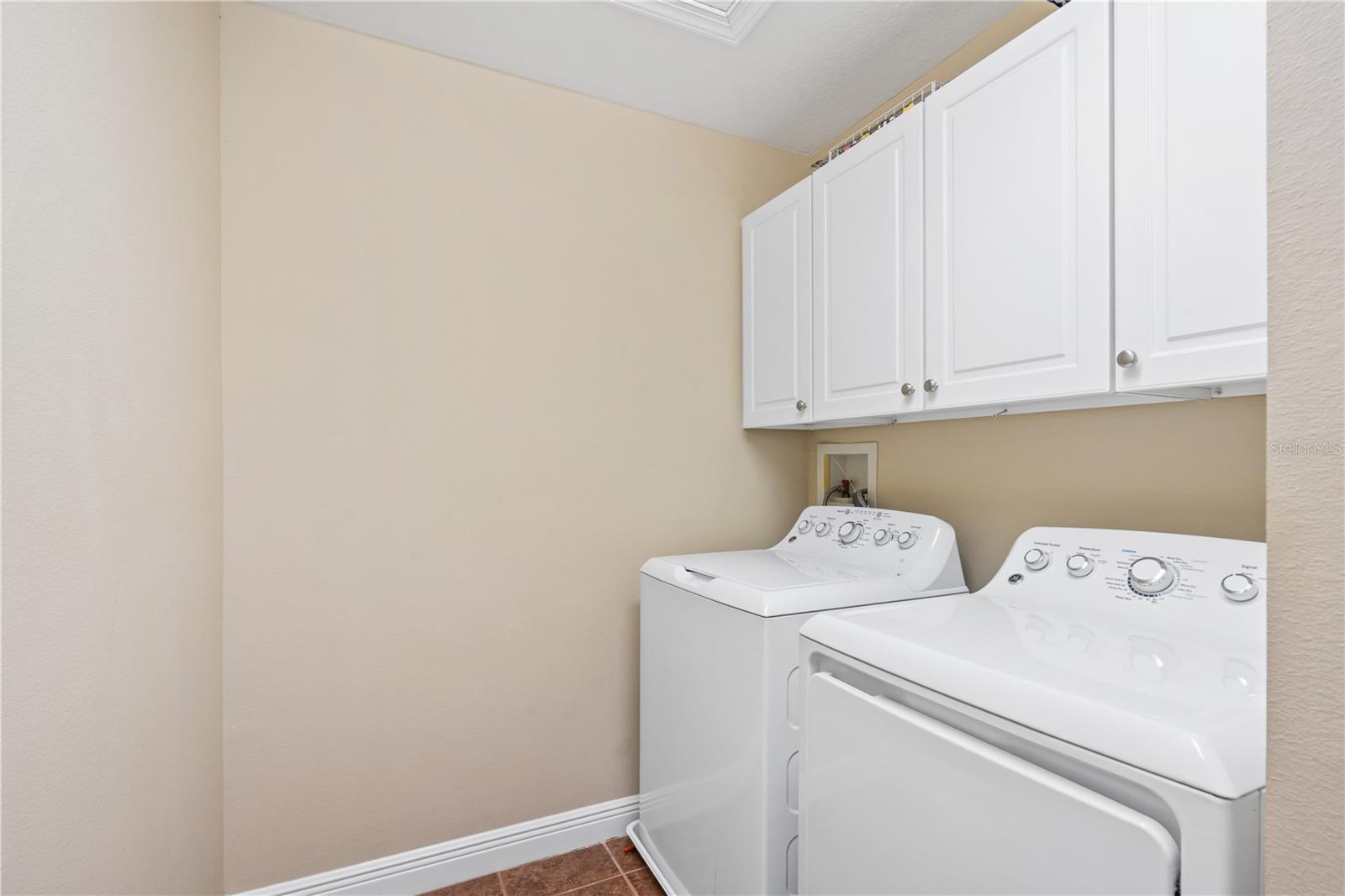 210 Valencia Cir Property Photo 29