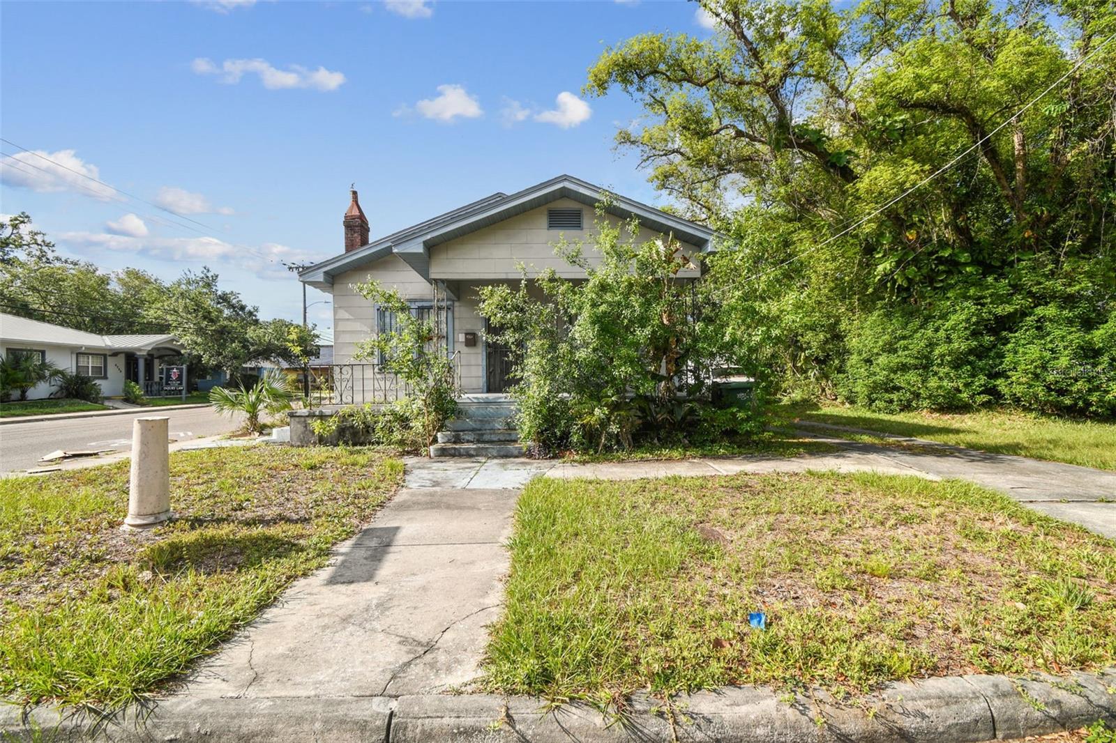 702 W Virginia Ave Property Photo 5