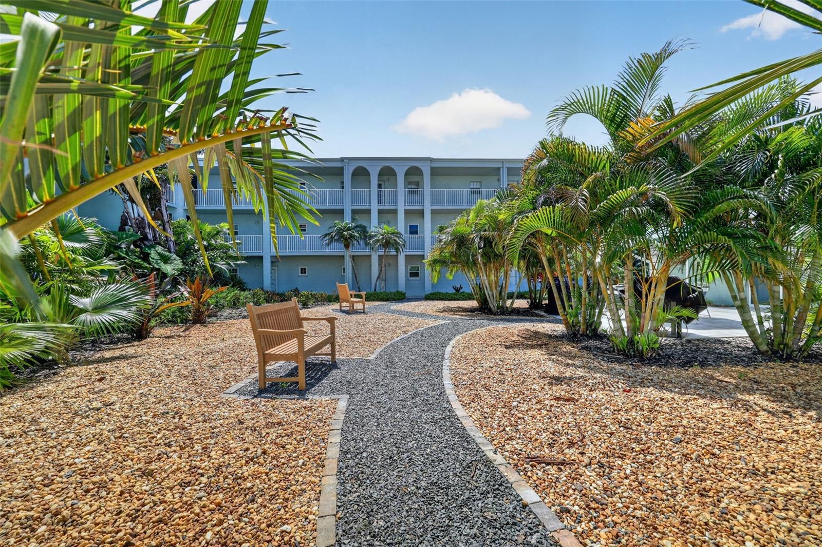 1706 Belleair Forest Dr #220 Property Photo 1