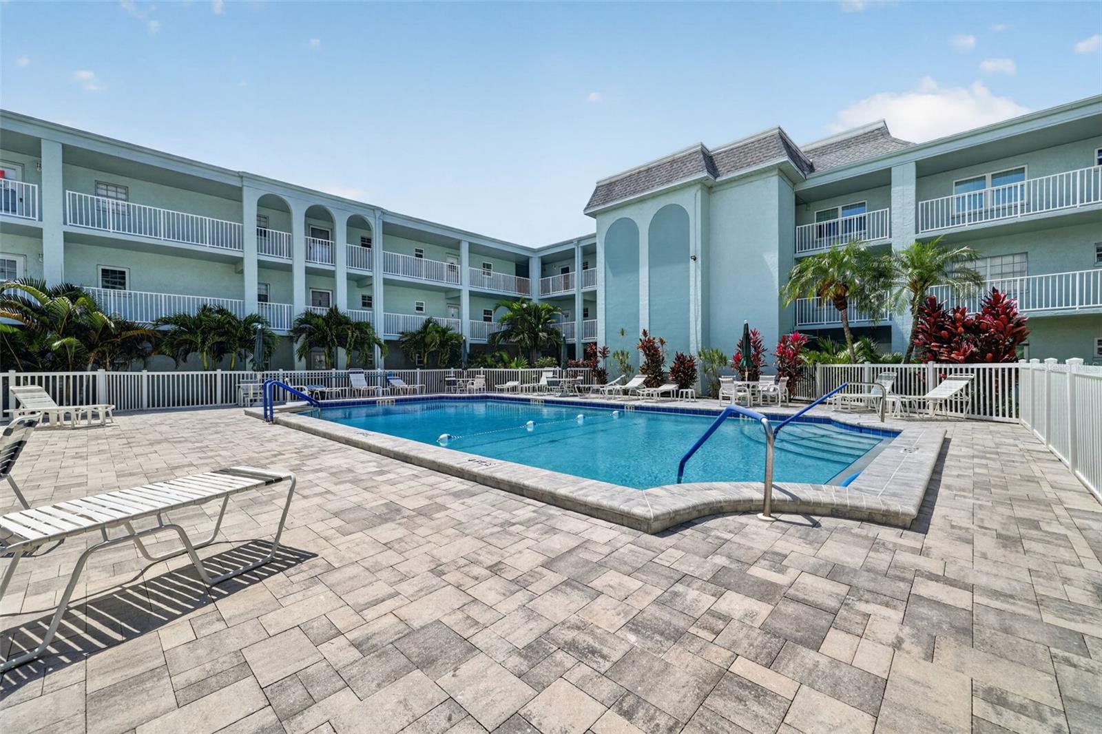 1706 Belleair Forest Dr #220 Property Photo 20