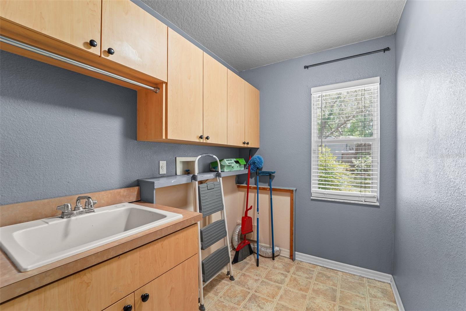 9183 Nightingale Rd Property Photo 25