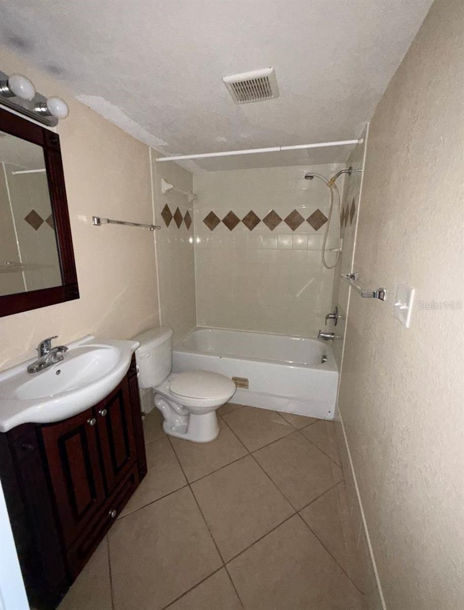 117 N Evergreen Ave #102 Property Photo 7