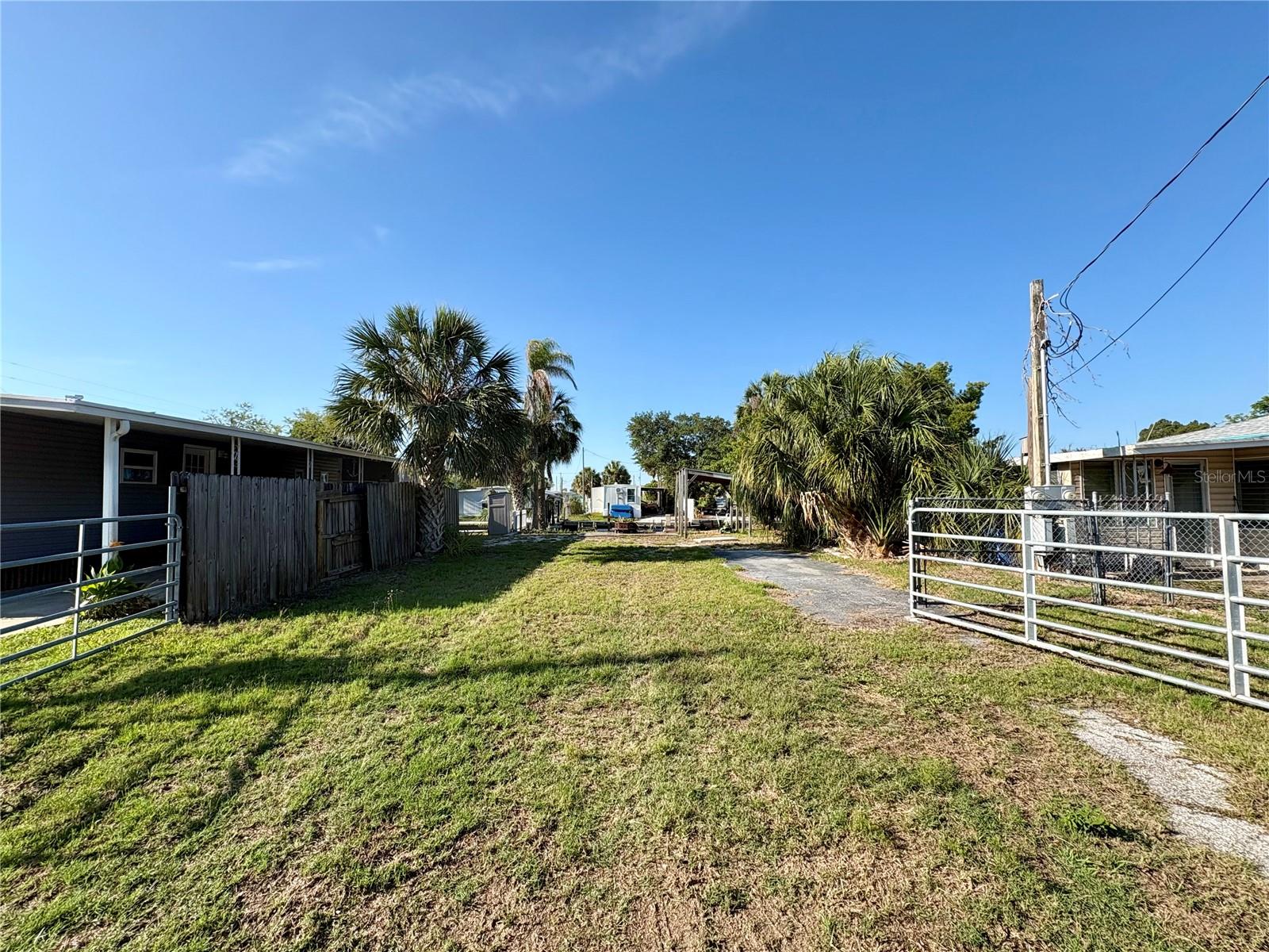 6832 Albatross Ln Property Photo 4