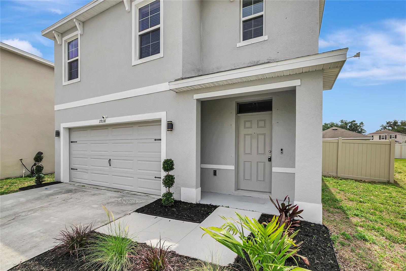 17038 Wave Tressle Pl Property Photo 4