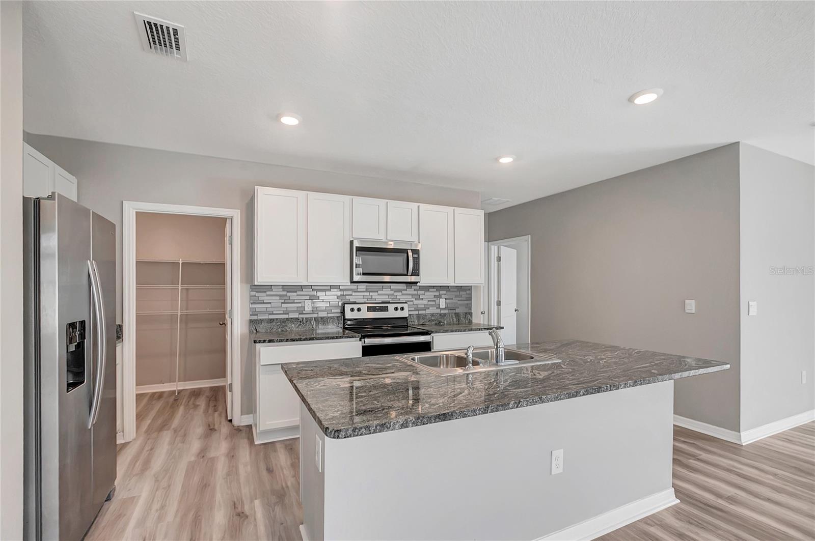 17038 Wave Tressle Pl Property Photo 8