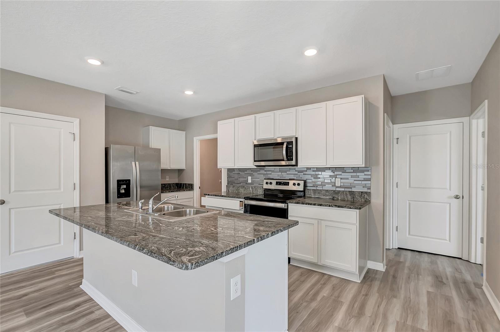 17038 Wave Tressle Pl Property Photo 9