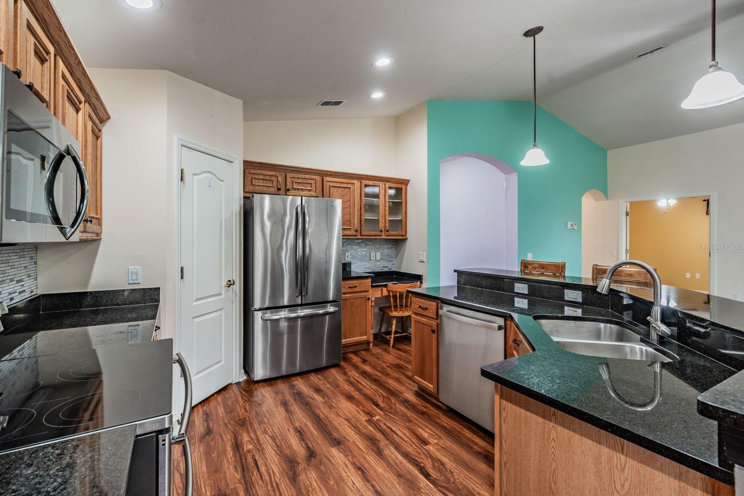 11709 Spindrift Loop Property Photo 4