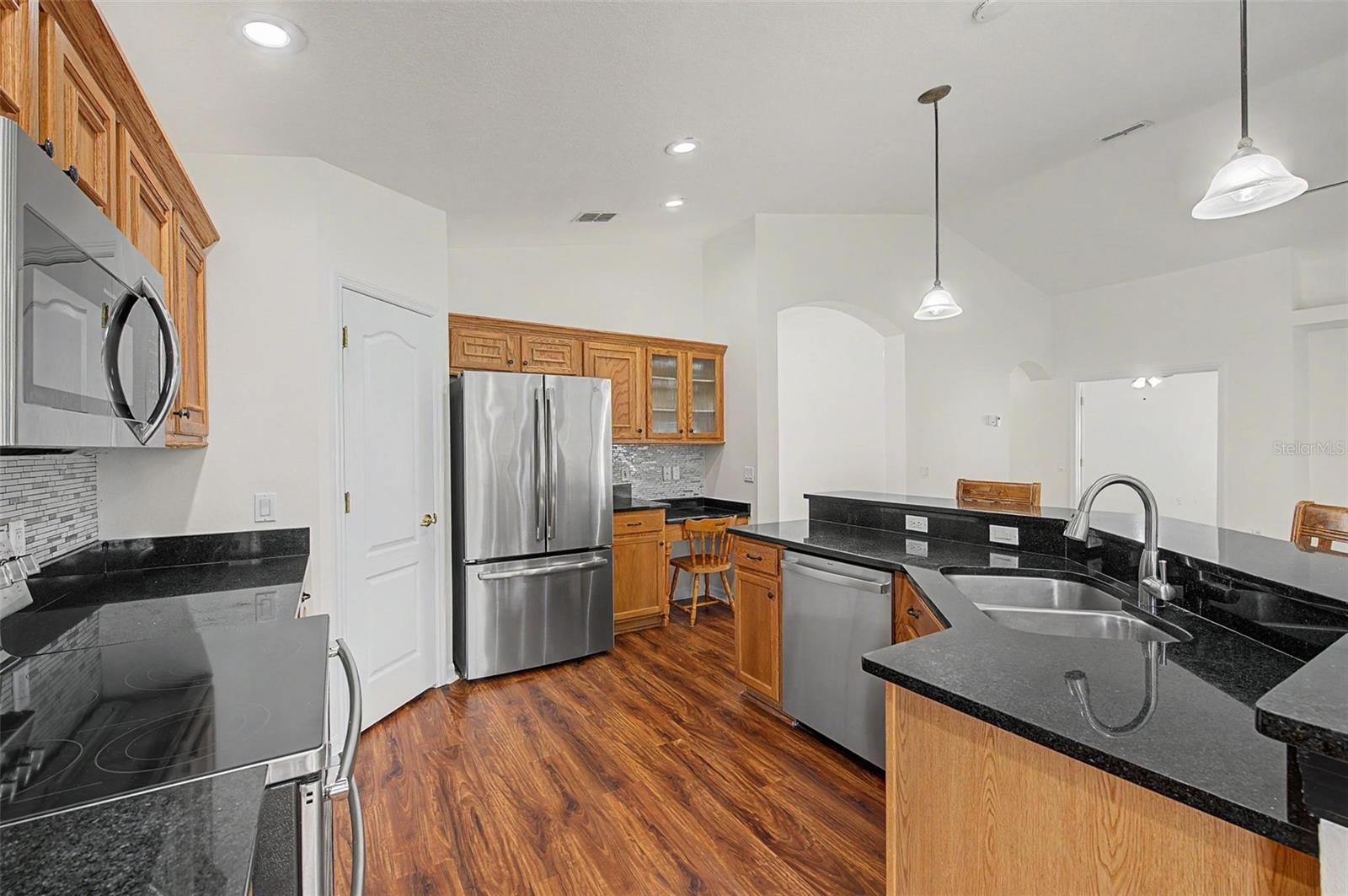 11709 Spindrift Loop Property Photo 8