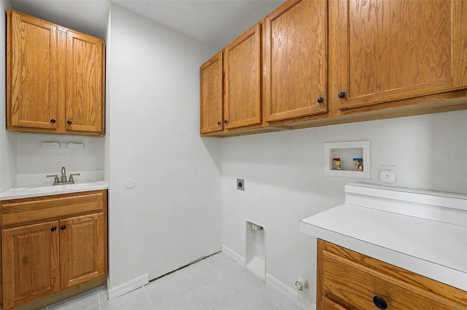 11709 Spindrift Loop Property Photo 32
