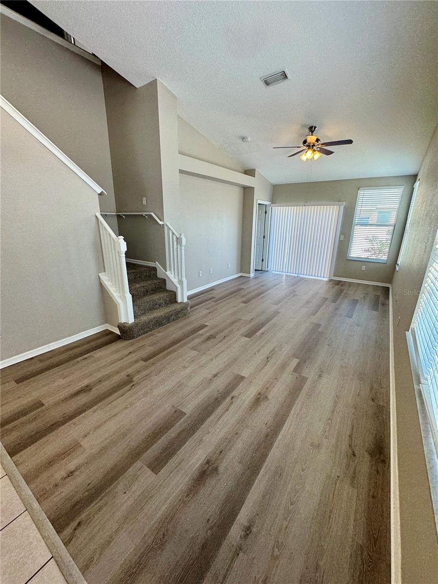9701 Carlsdale Dr Property Photo 4