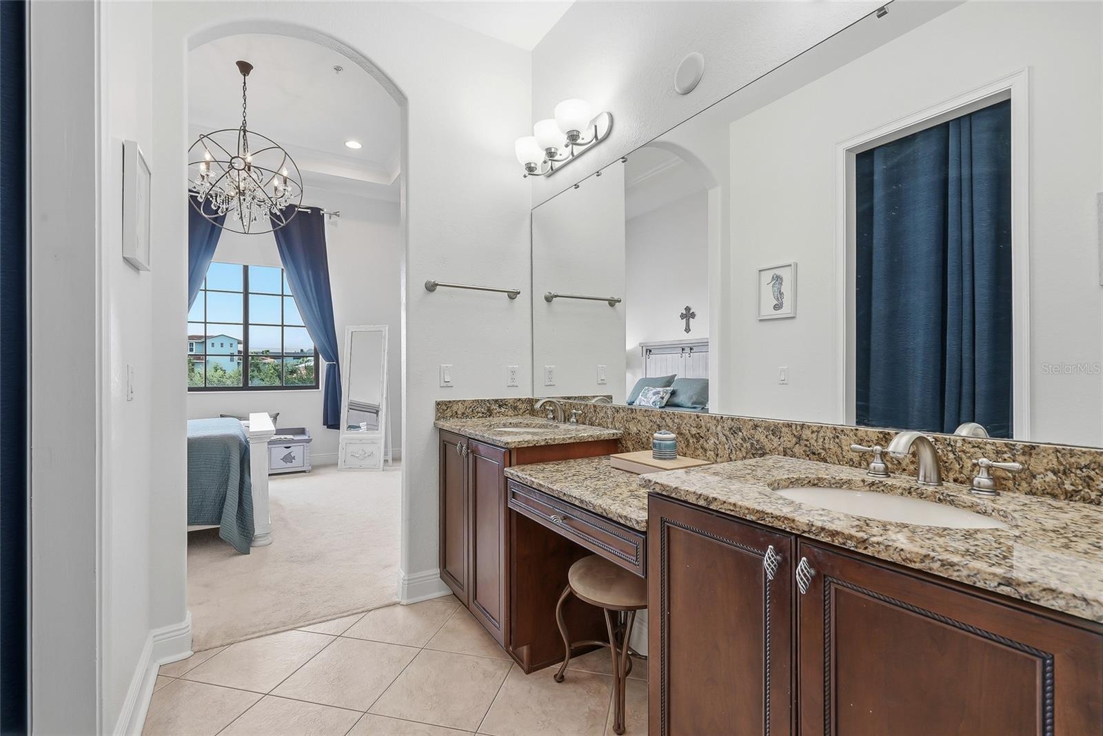 4815 Yacht Club Dr #102 Property Photo 16