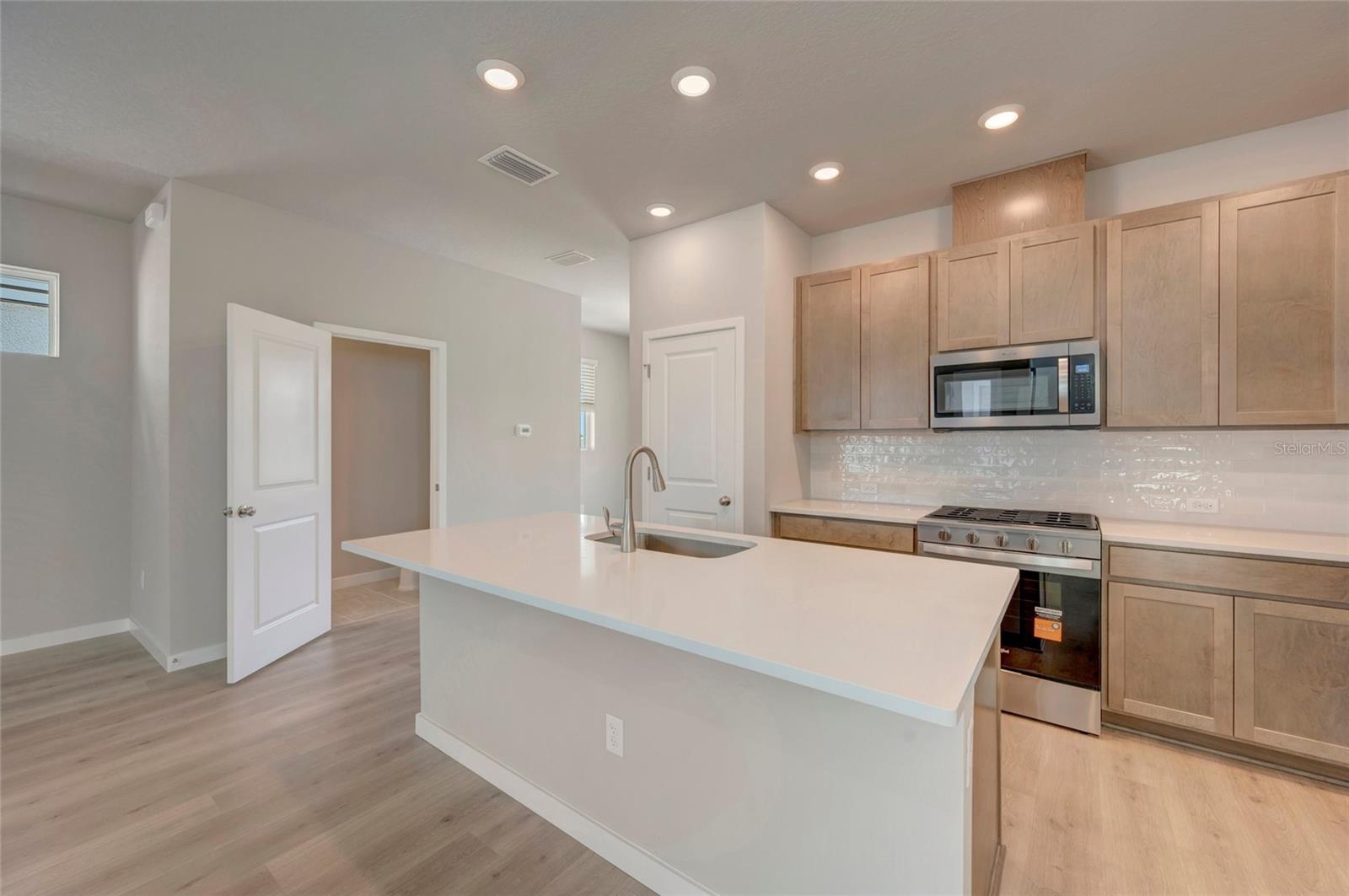 2823 Crimson Cap St Property Photo 4