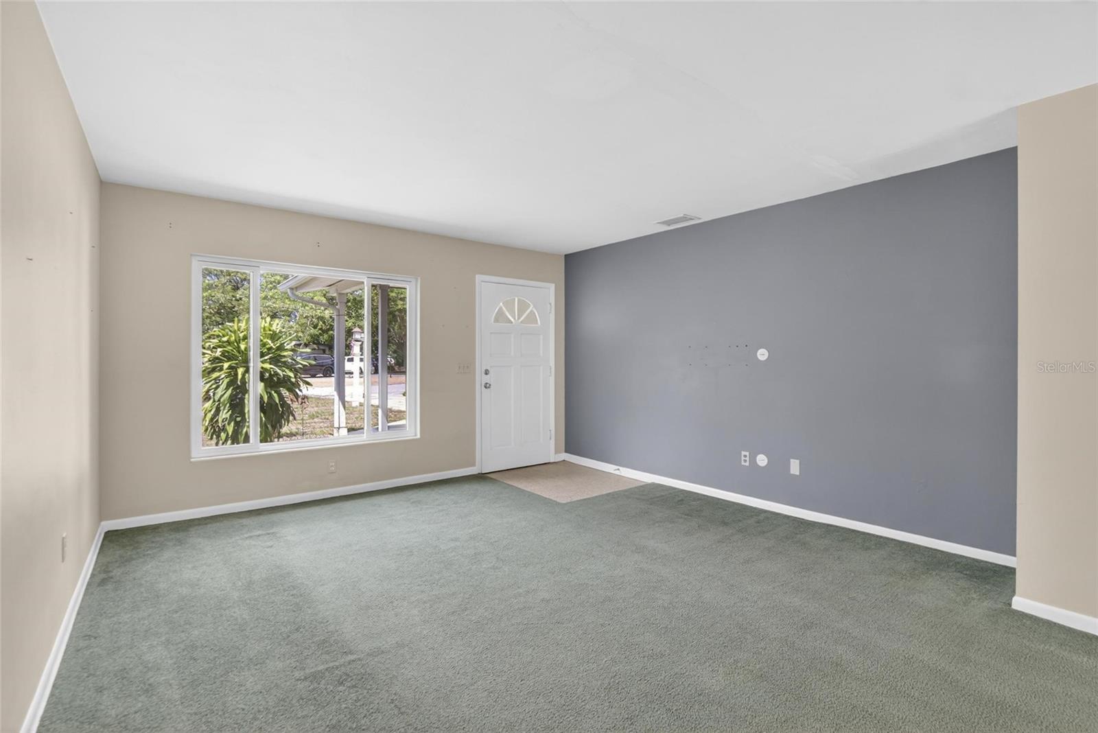 2115 Euclid Cir E Property Photo 7