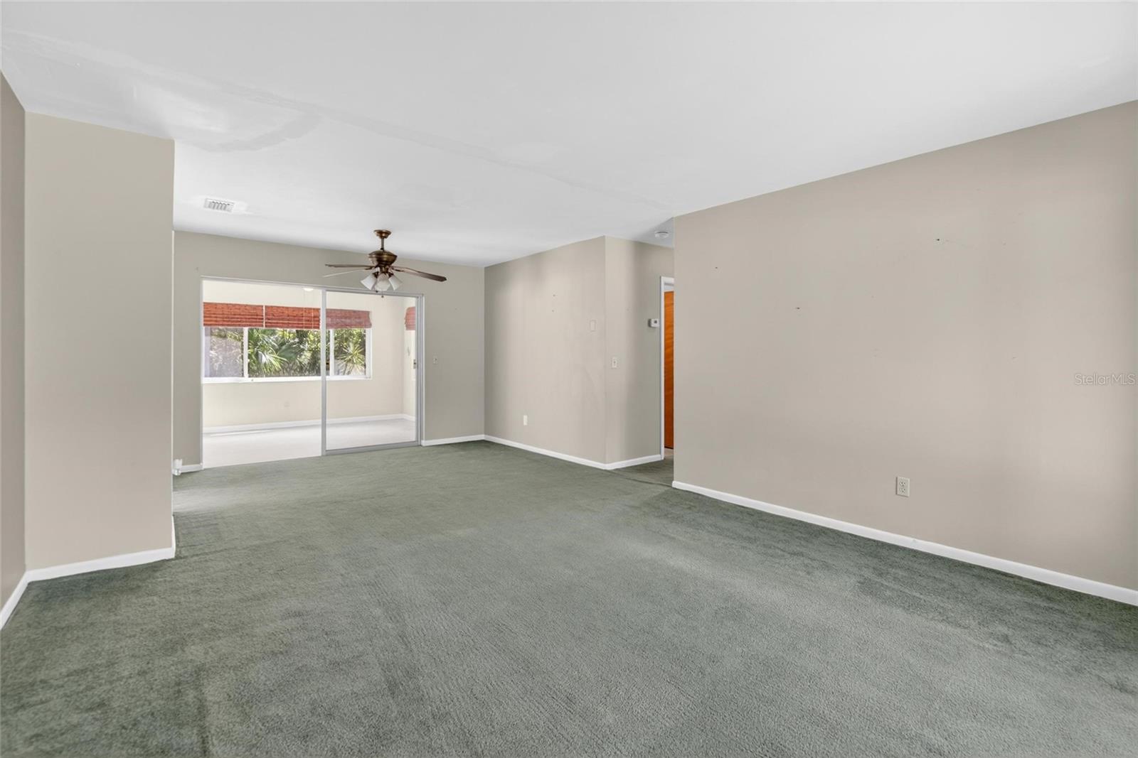 2115 Euclid Cir E Property Photo 8