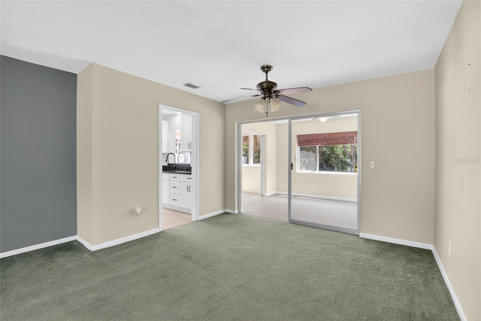 2115 Euclid Cir E Property Photo 9