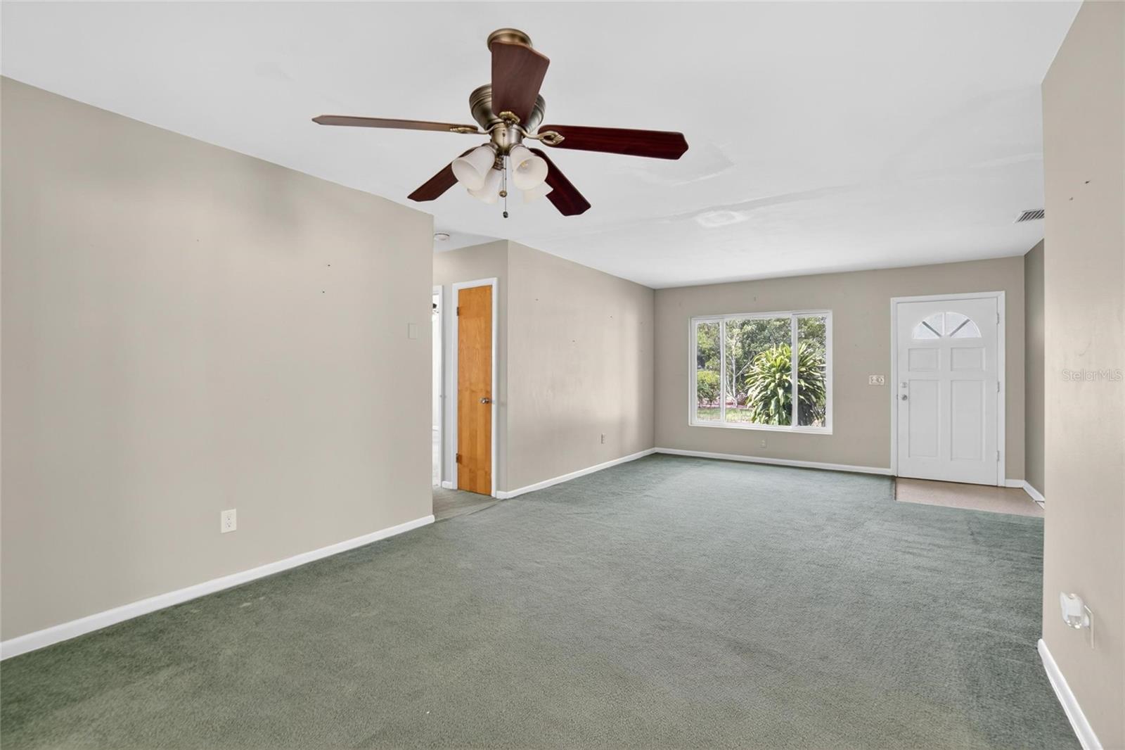 2115 Euclid Cir E Property Photo 11