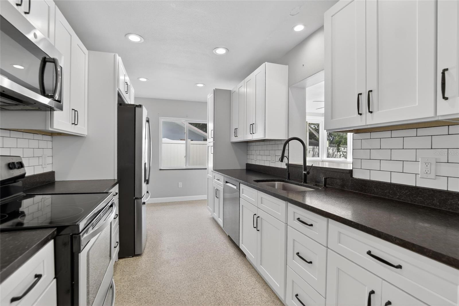 2115 Euclid Cir E Property Photo 12