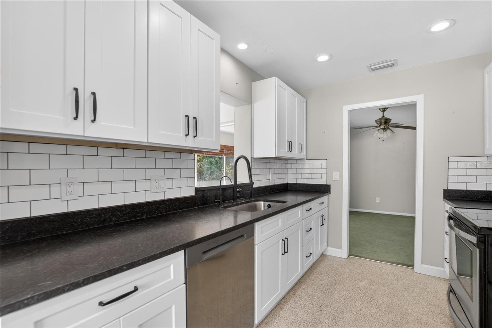 2115 Euclid Cir E Property Photo 15