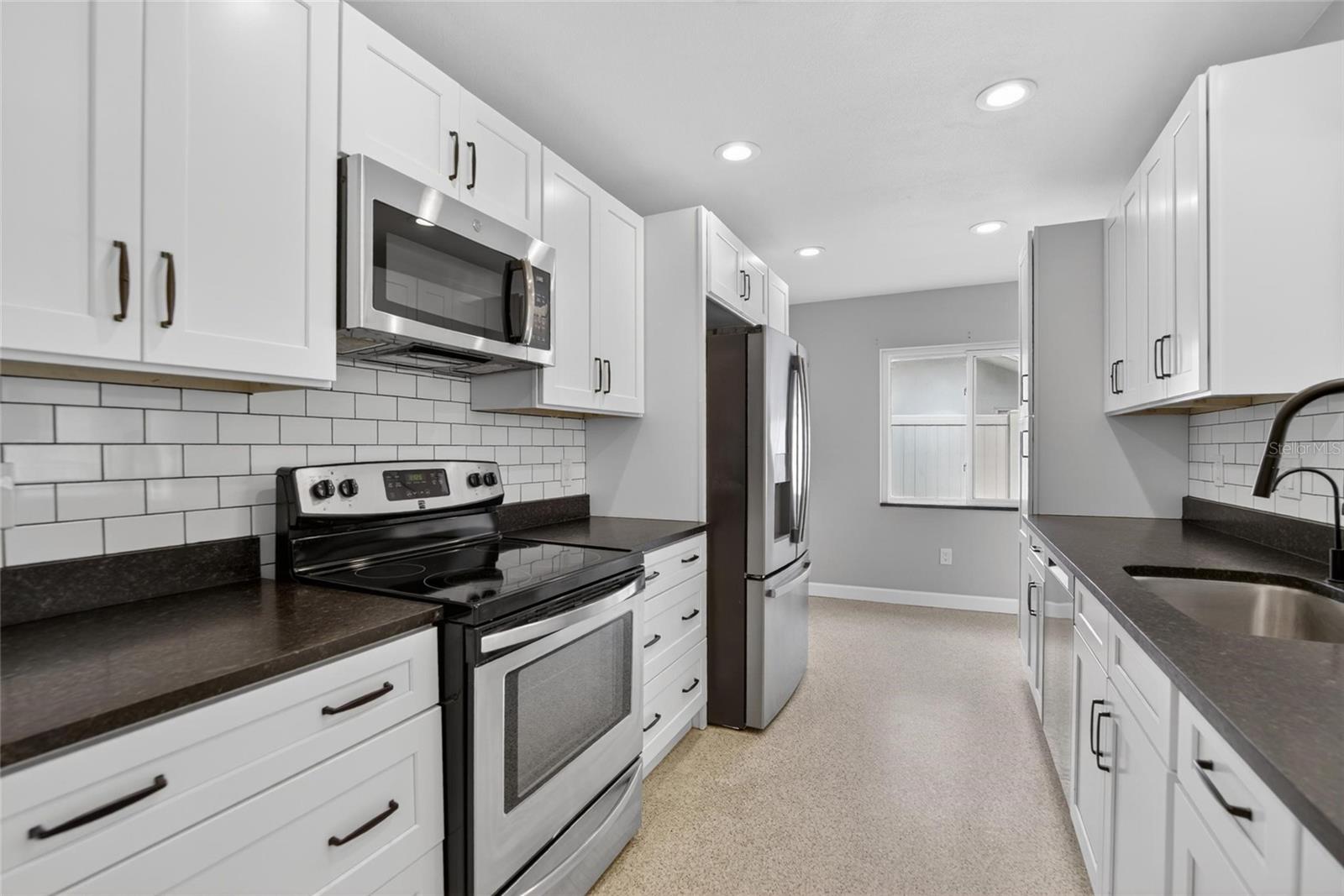 2115 Euclid Cir E Property Photo 16