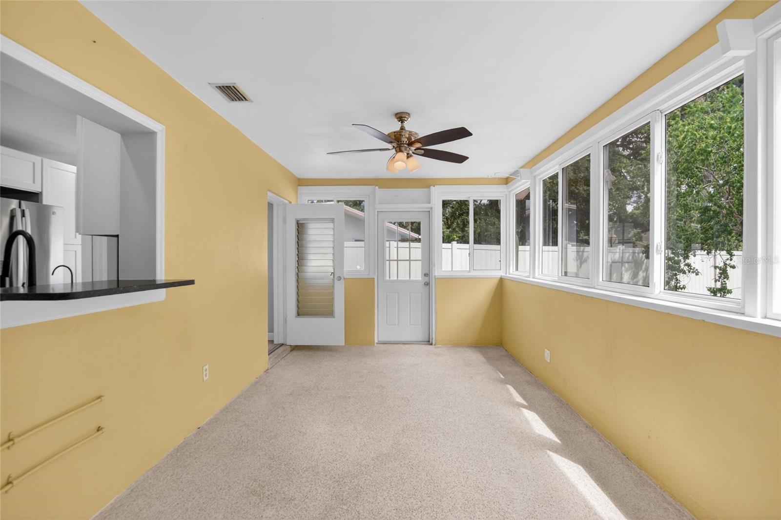 2115 Euclid Cir E Property Photo 18