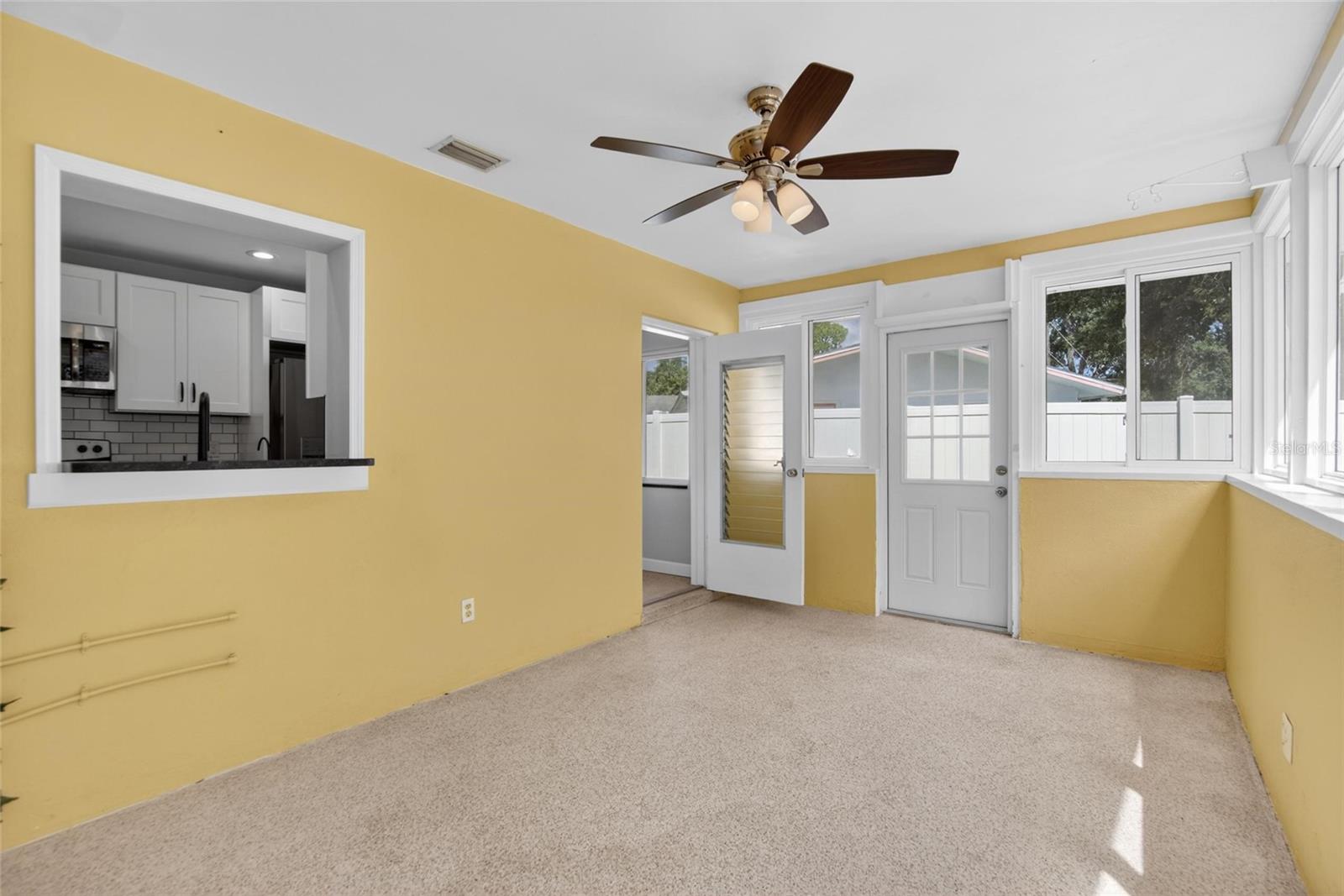 2115 Euclid Cir E Property Photo 19