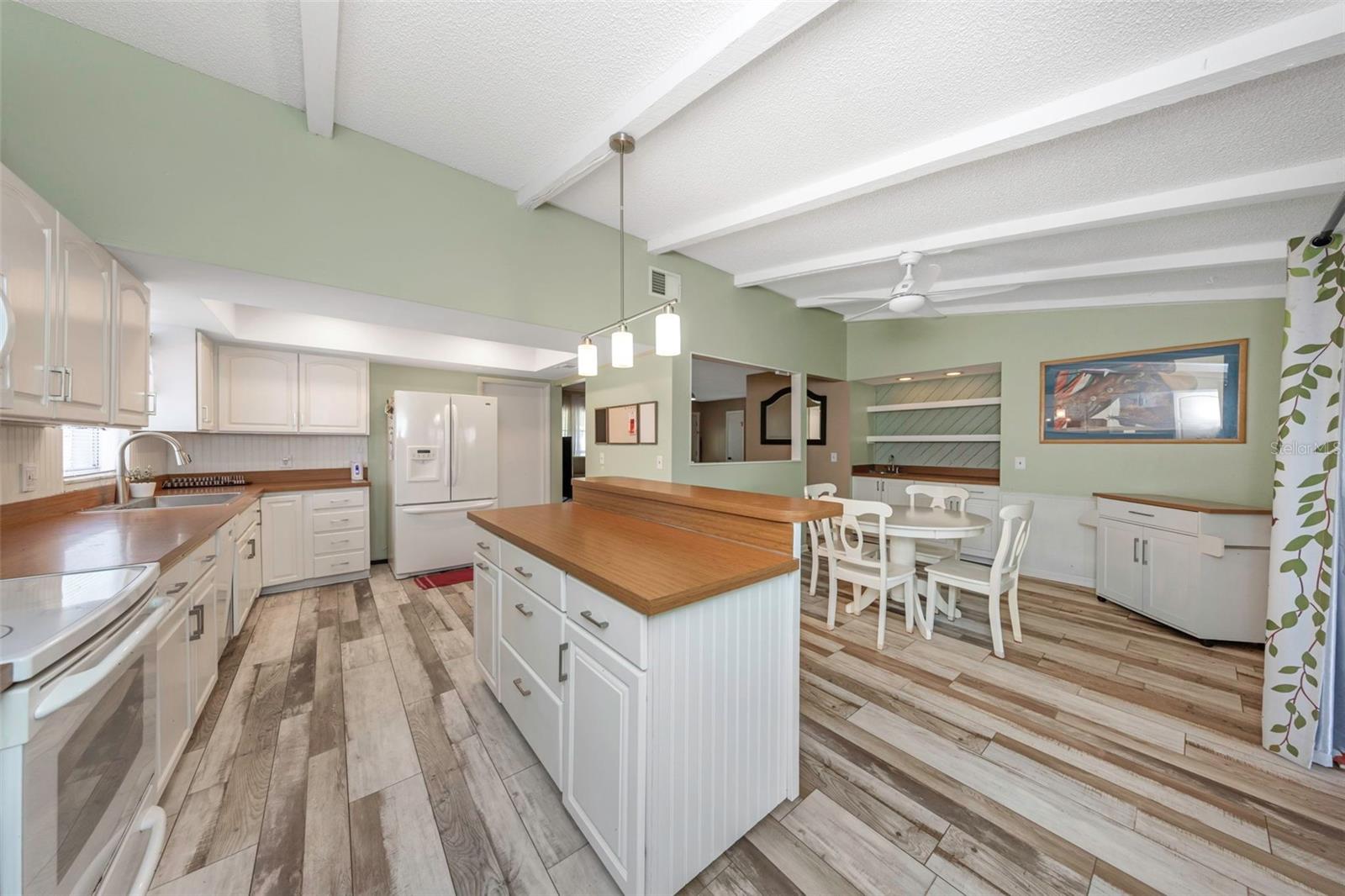 17704 Rivendel Rd Property Photo 3