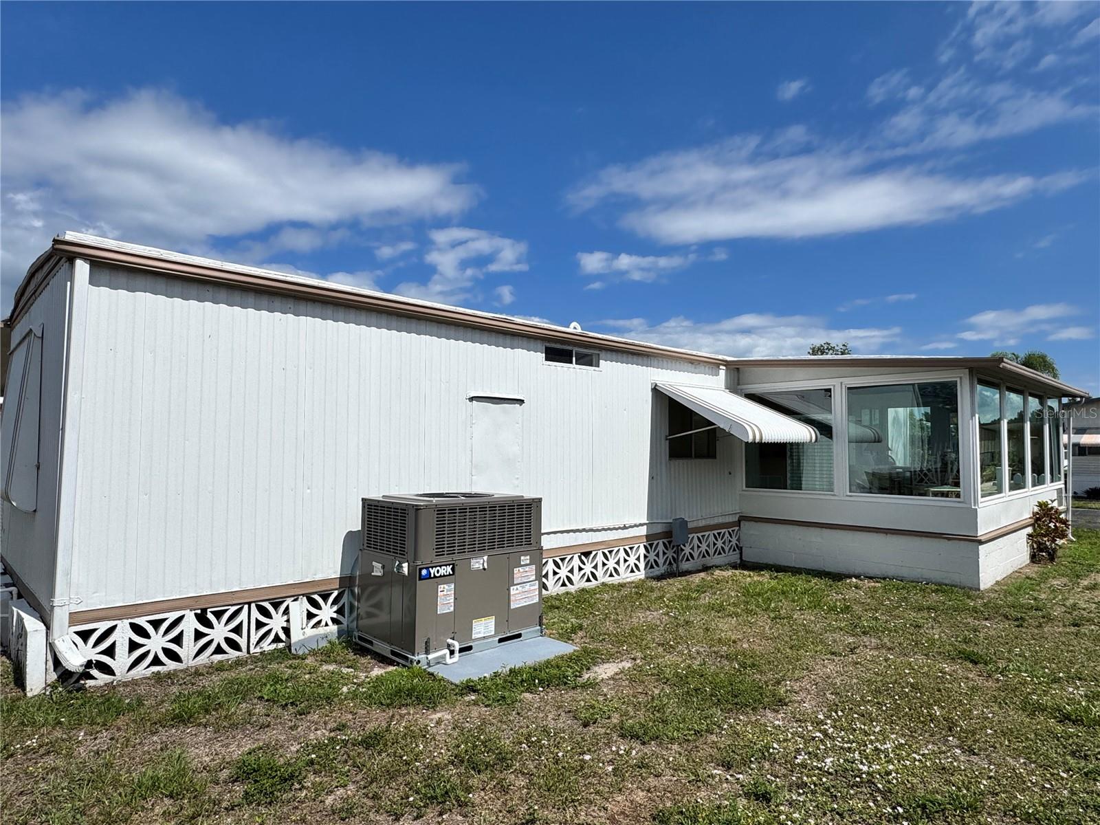420 49th St E #20 Property Photo 3