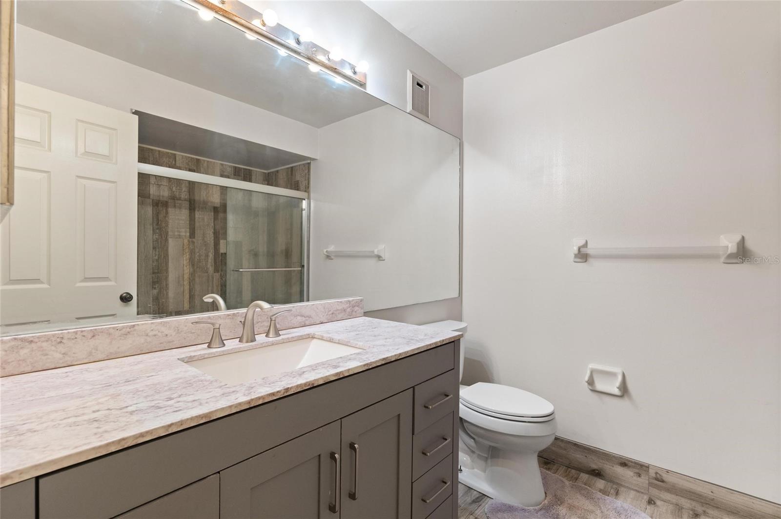 1801 E Lake Rd #4e Property Photo 21