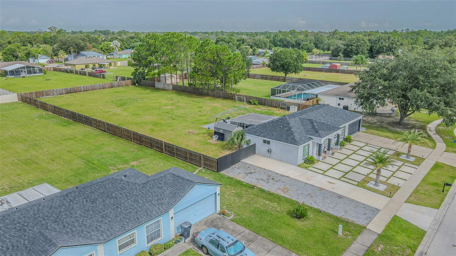 12121 Colonial Estates Ln Property Photo 5