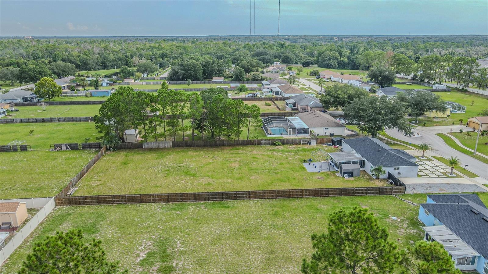 12121 Colonial Estates Ln Property Photo 6