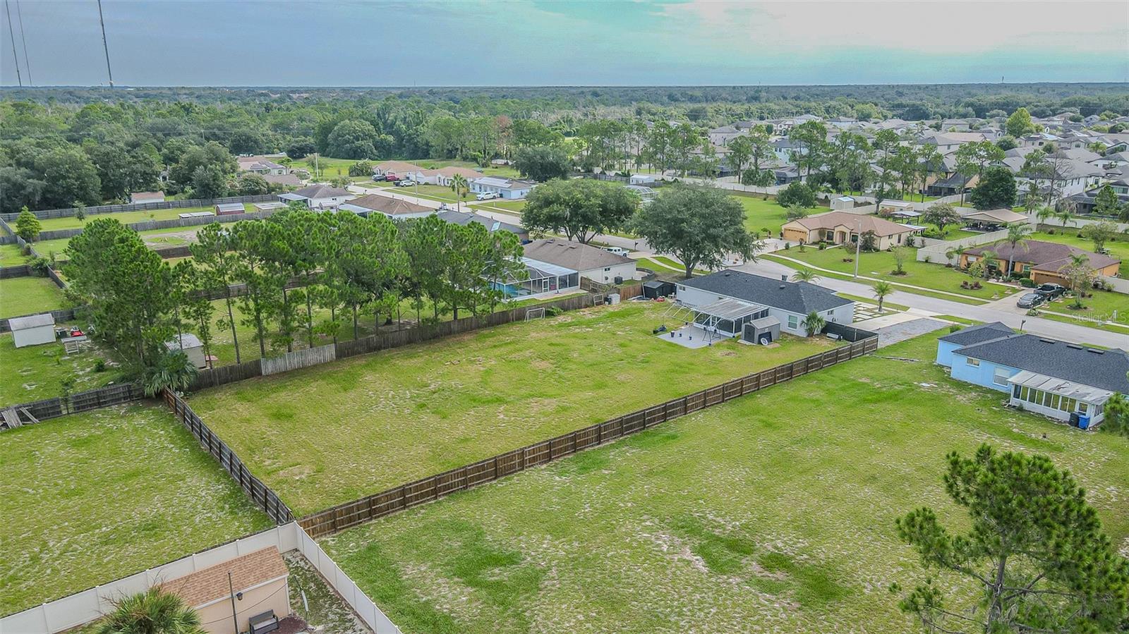 12121 Colonial Estates Ln Property Photo 7