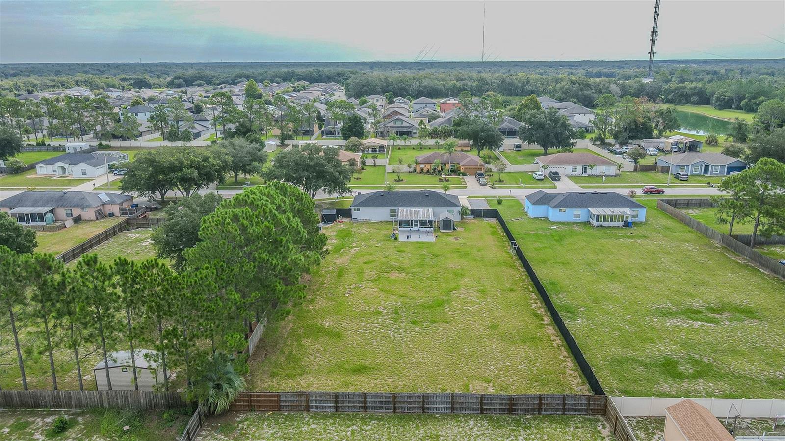 12121 Colonial Estates Ln Property Photo 8