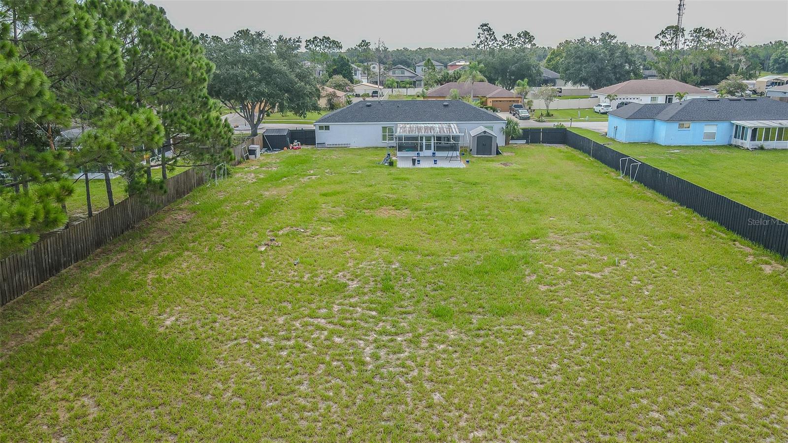 12121 Colonial Estates Ln Property Photo 9