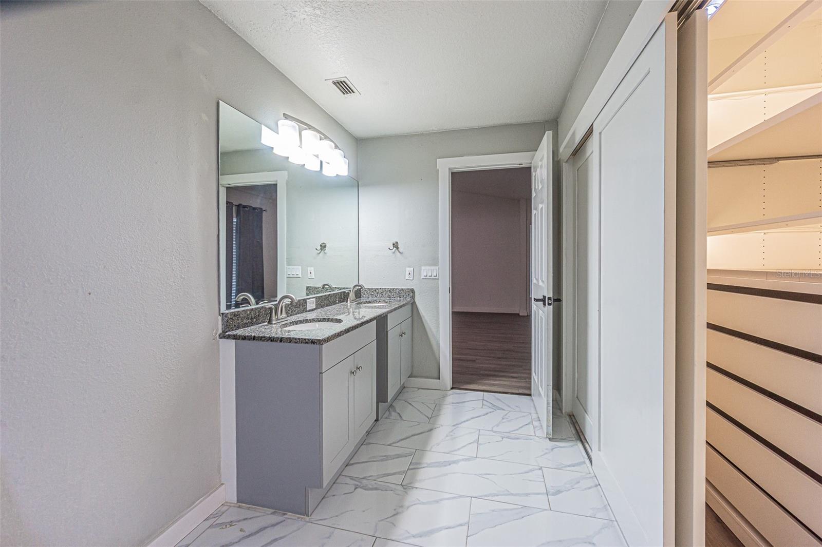 12121 Colonial Estates Ln Property Photo 29