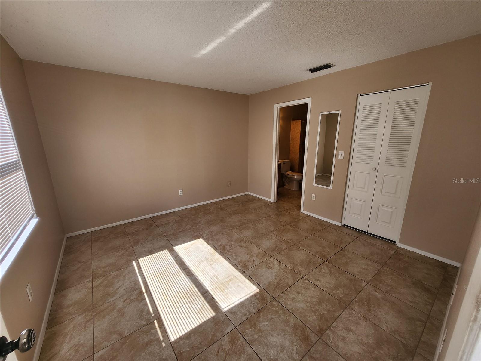 905 Old Field Dr Property Photo 2