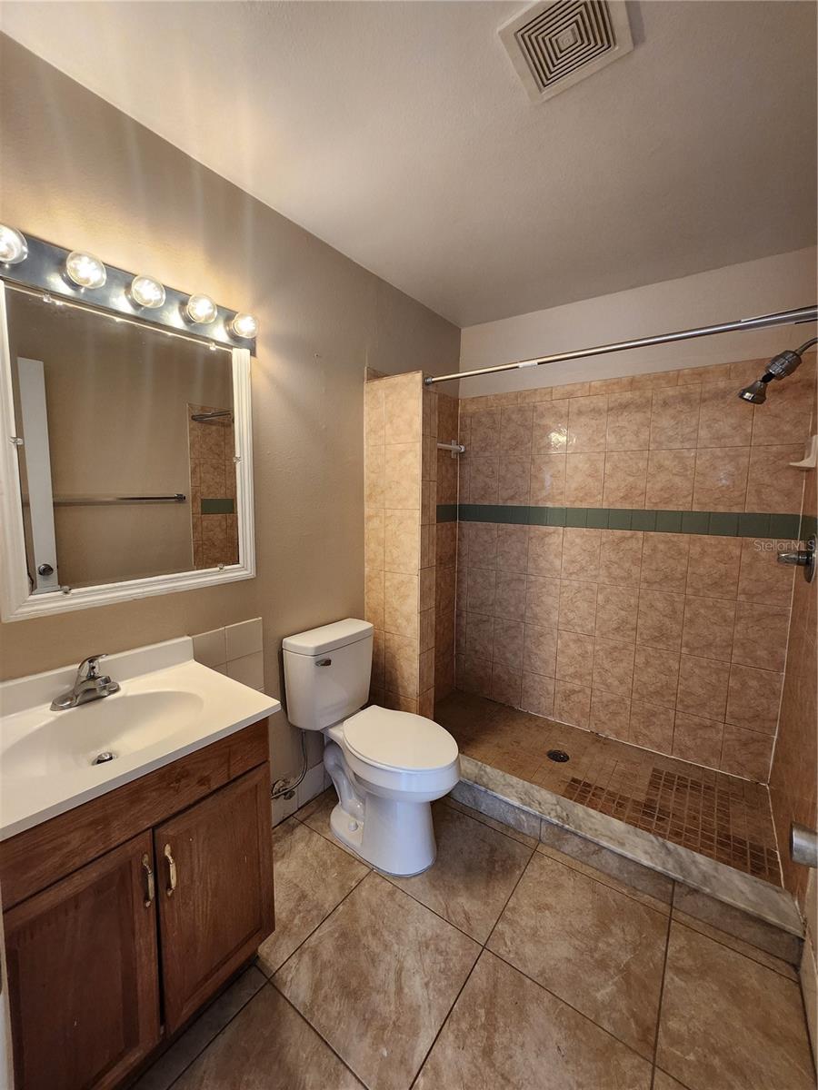 905 Old Field Dr Property Photo 3