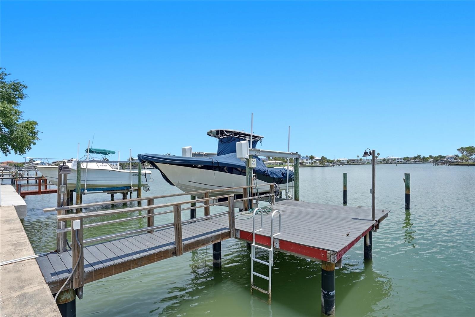 2311 Bay Blvd Property Photo 4