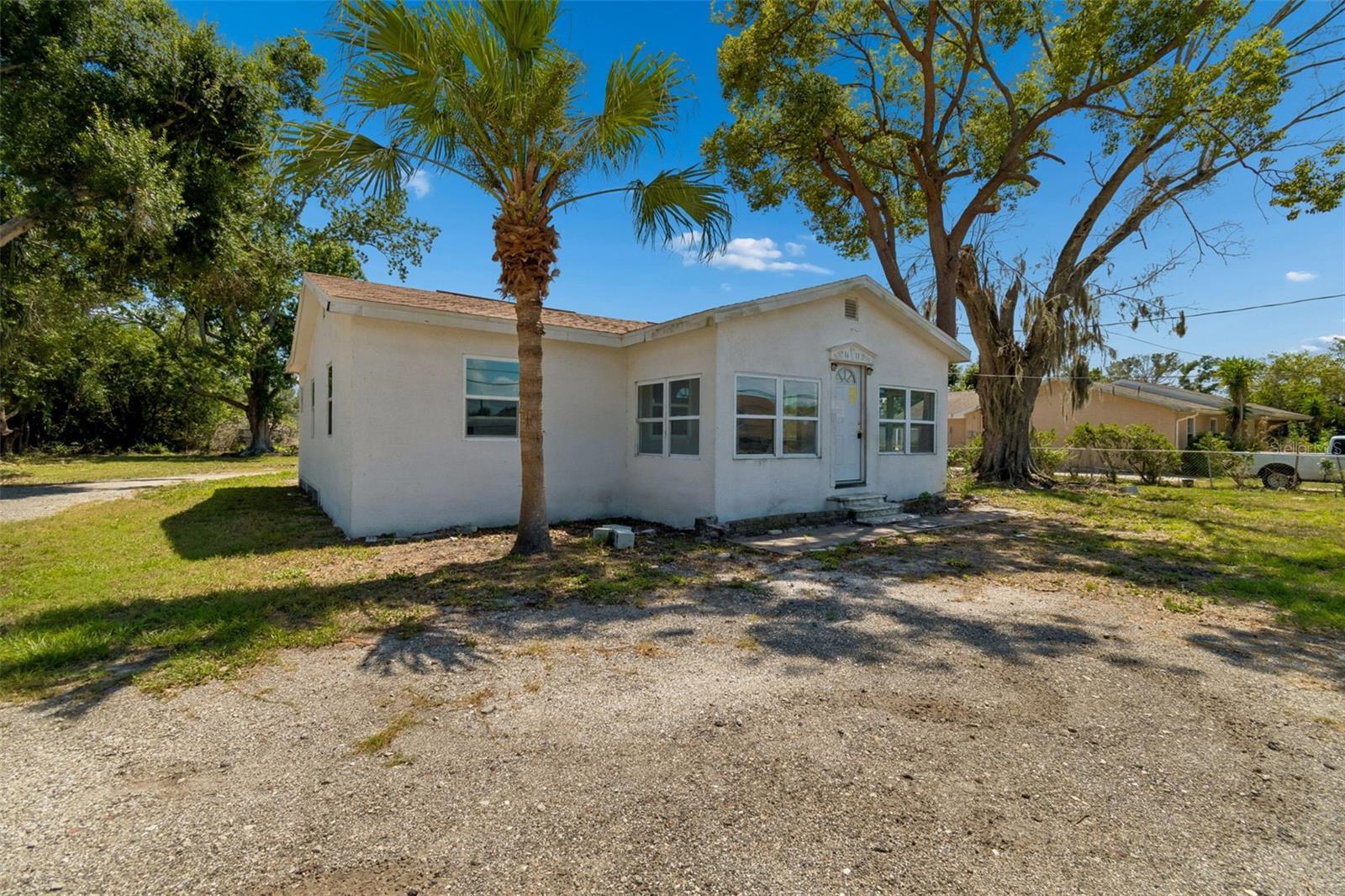1611 E Shell Point Rd Property Photo 2