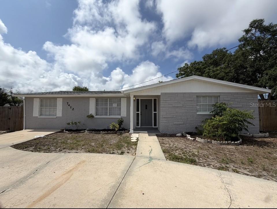 7412 University Dr Property Photo 1