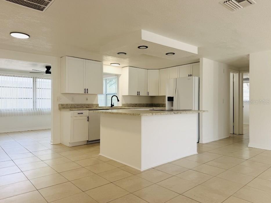 7412 University Dr Property Photo 3