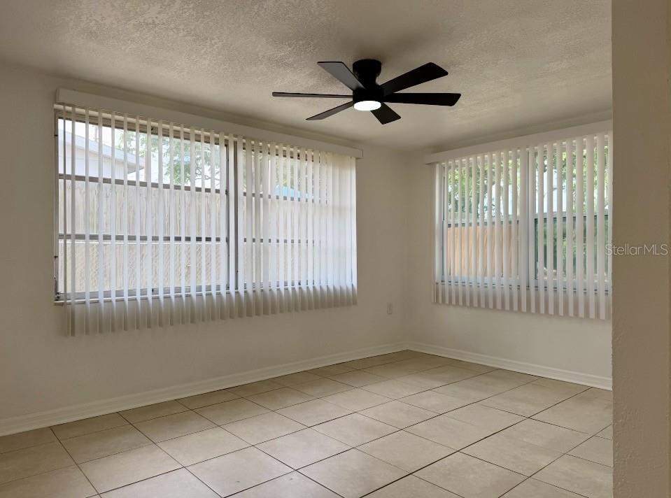 7412 University Dr Property Photo 4
