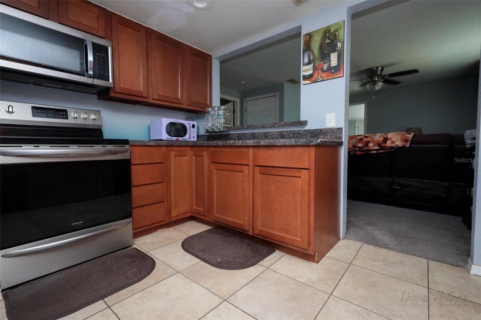 1132 Carlton St Property Photo 2