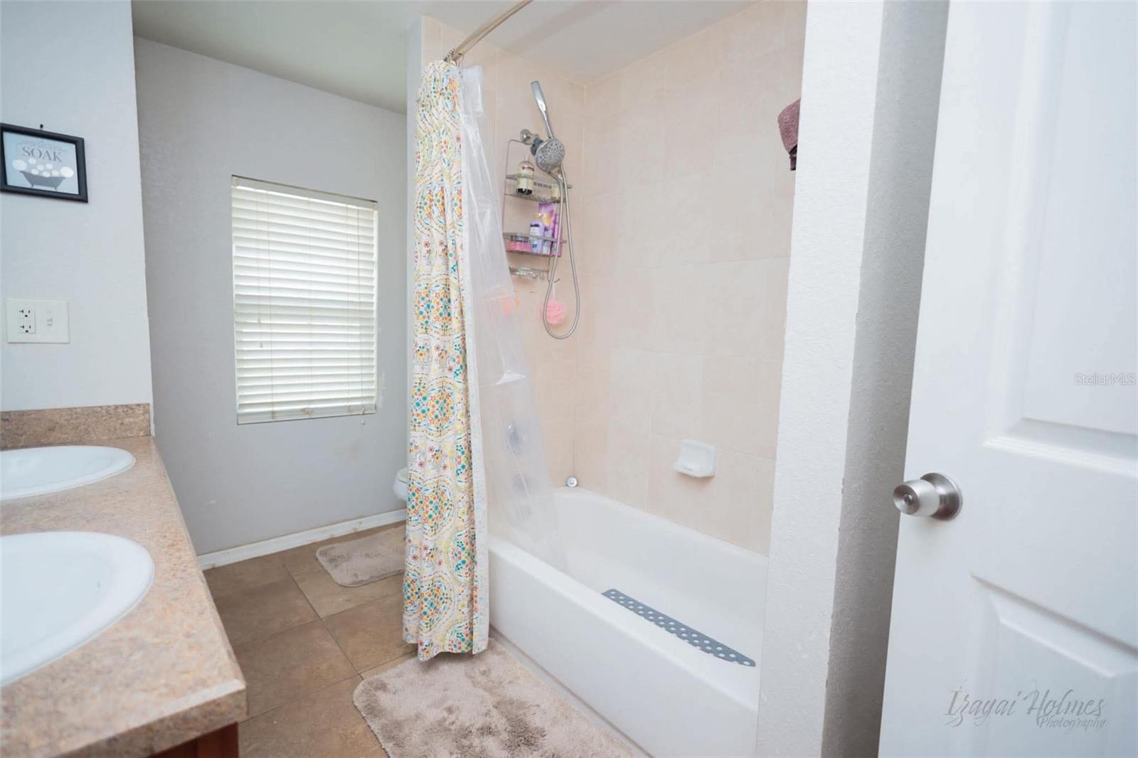 1132 Carlton St Property Photo 5