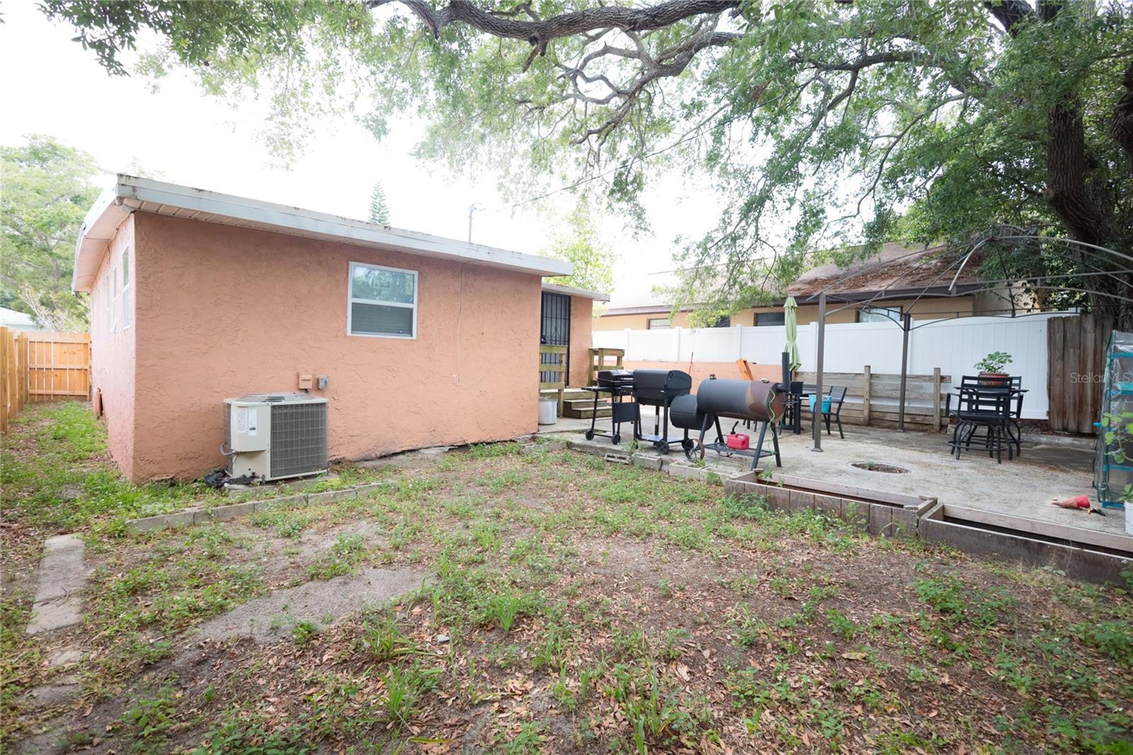 1132 Carlton St Property Photo 6